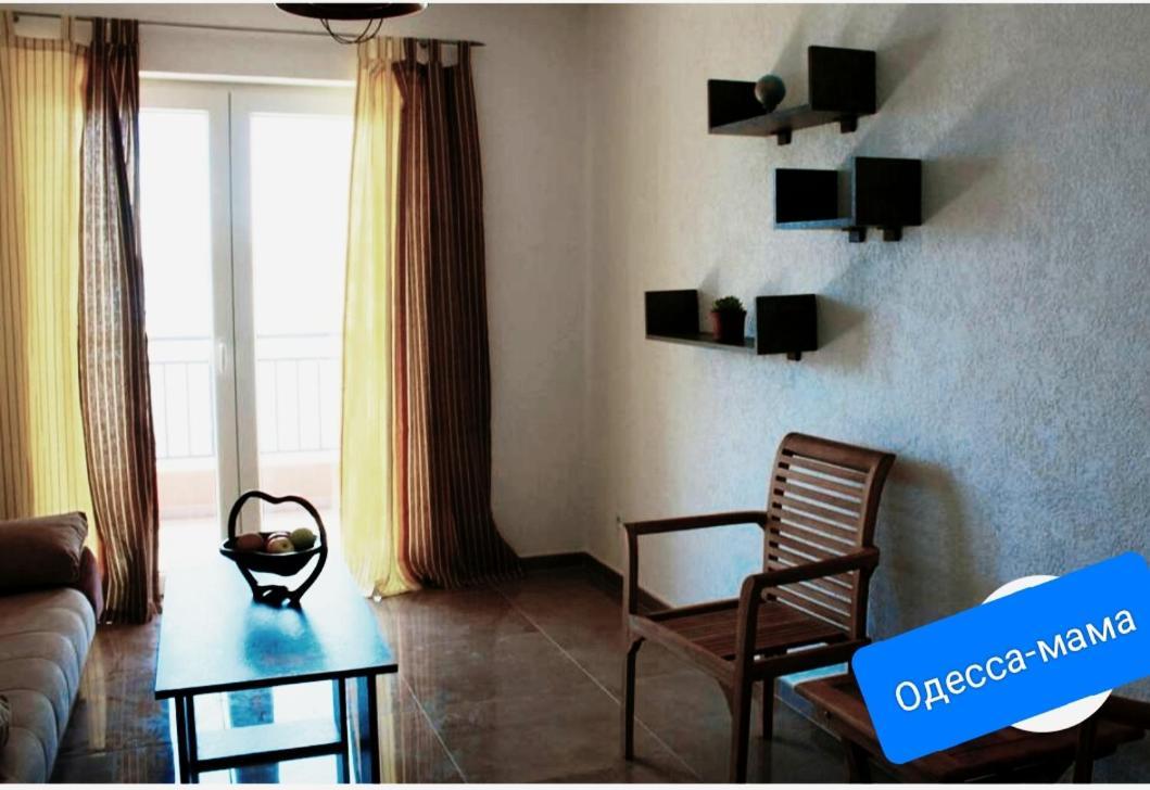 Odessa Mama Apartment Bijela Bagian luar foto