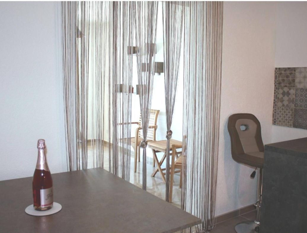 Odessa Mama Apartment Bijela Bagian luar foto