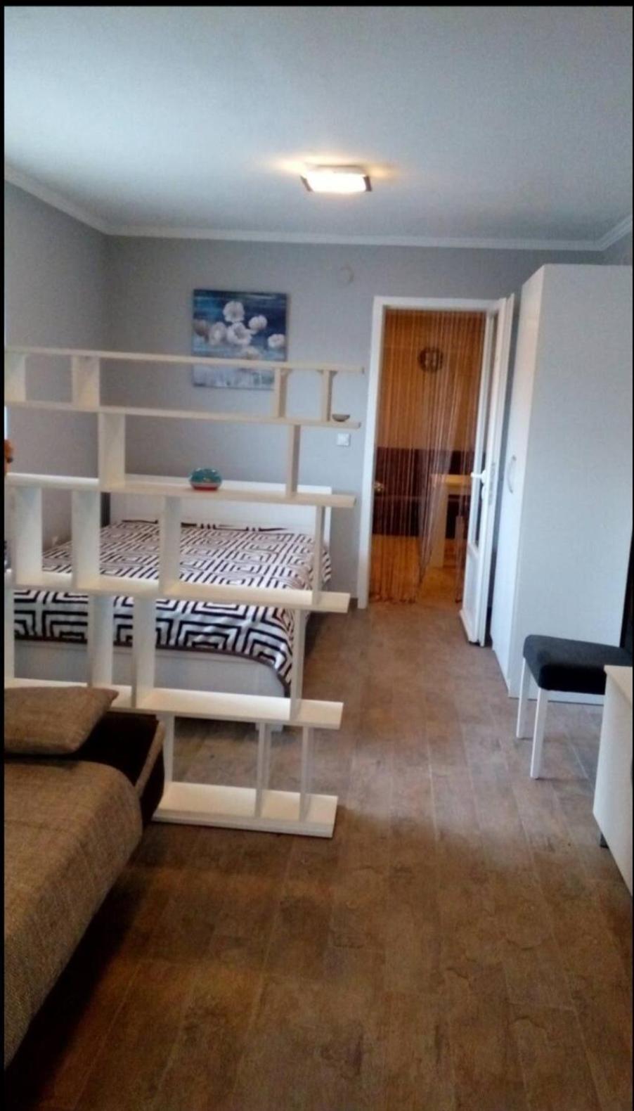 Odessa Mama Apartment Bijela Bagian luar foto