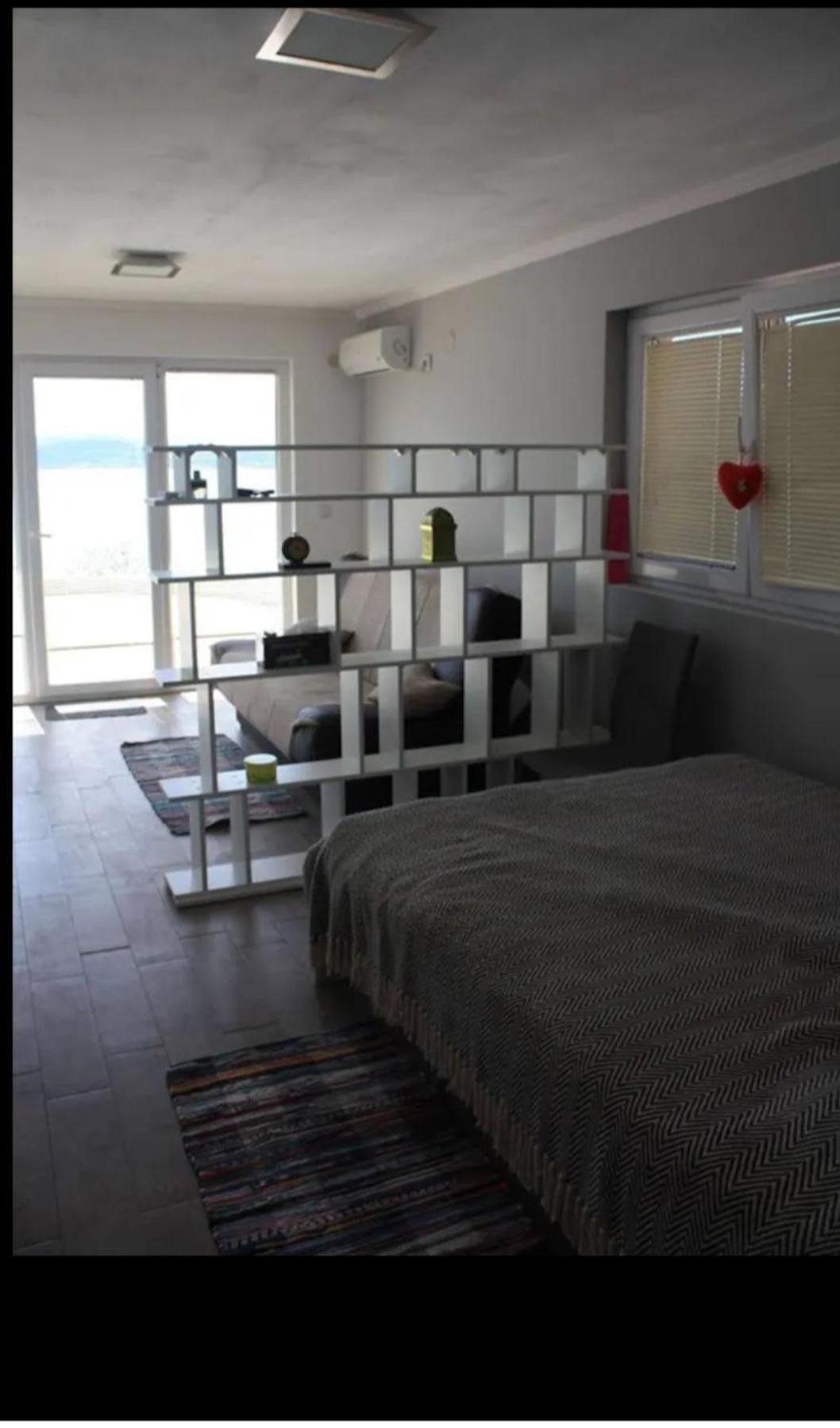 Odessa Mama Apartment Bijela Bagian luar foto