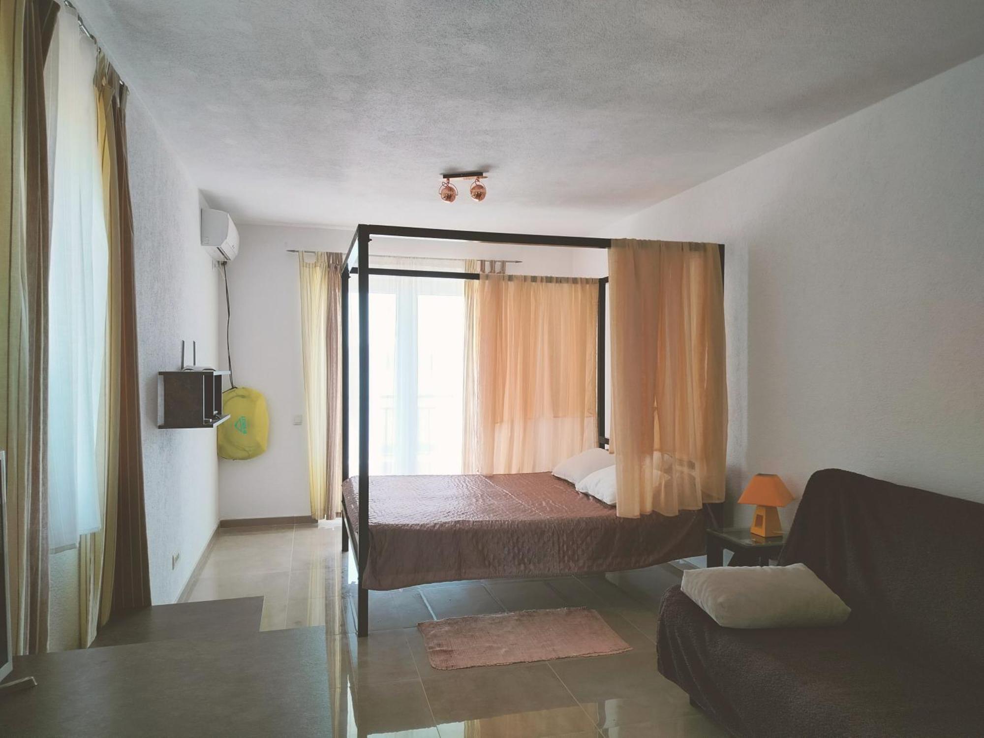 Odessa Mama Apartment Bijela Bagian luar foto