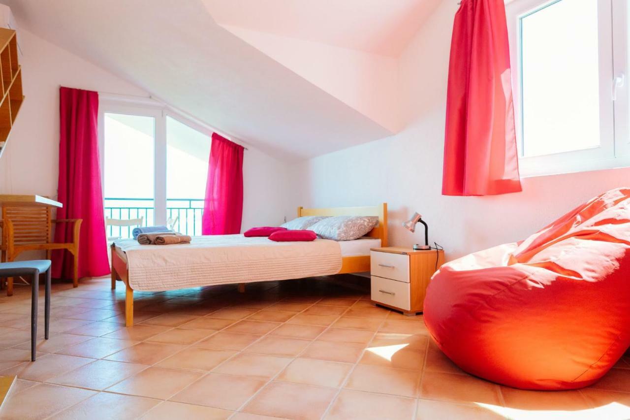 Odessa Mama Apartment Bijela Bagian luar foto