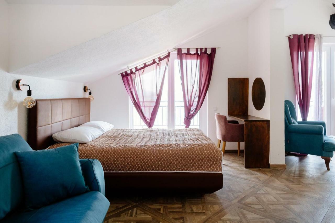 Odessa Mama Apartment Bijela Bagian luar foto